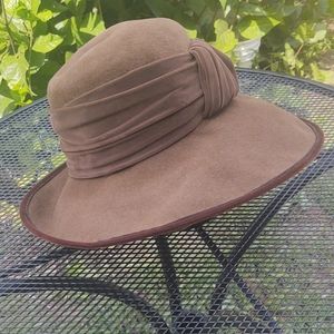 Henri Bendel Hat w/orig. Hatbox